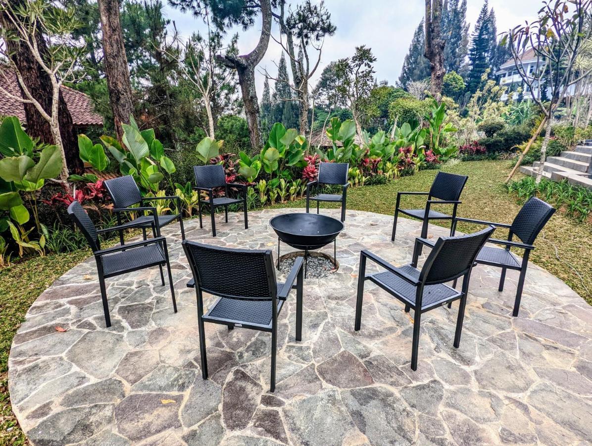 Cottonwood Exclusive Villa @Lembang Asri - Jacuzzi Playground Netflix Billyard Exteriör bild