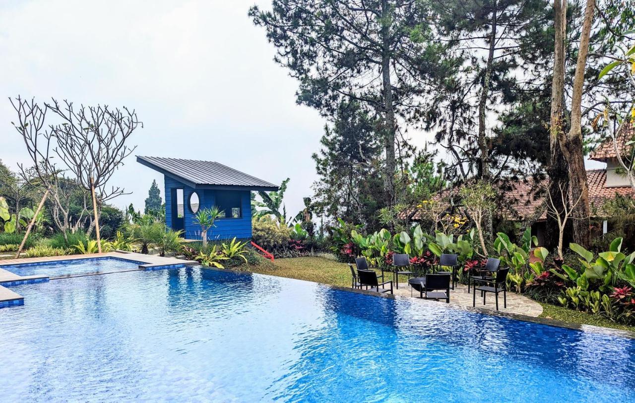 Cottonwood Exclusive Villa @Lembang Asri - Jacuzzi Playground Netflix Billyard Exteriör bild