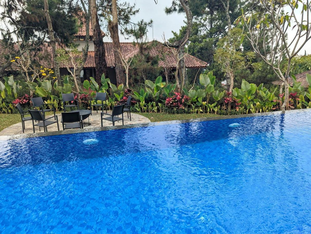 Cottonwood Exclusive Villa @Lembang Asri - Jacuzzi Playground Netflix Billyard Exteriör bild